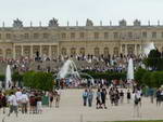 Versailles Springbrunnen und das Schloss.